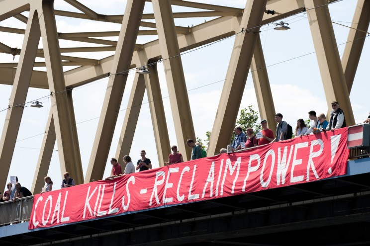 Unterstützung auf der Kattwykbrücke